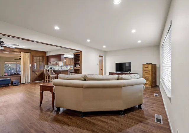 Photo 4 of Single family home for sale at 1701 S Lillis Ln, Denison, TX 75020 | MLS# 21148447 | Listing updated on 2026-07-16