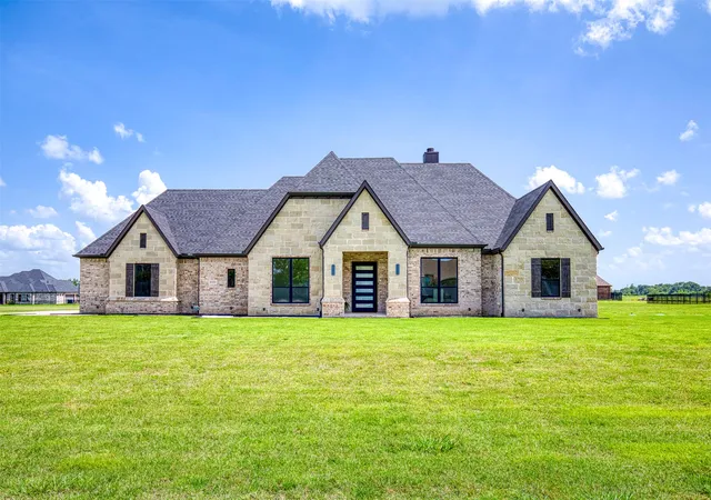 Photo 1 of Single family home for sale at 1355 Canyon Lake Rd, Wills Point, TX 75169 | MLS# 21150502 | Listing updated on 2026-07-10