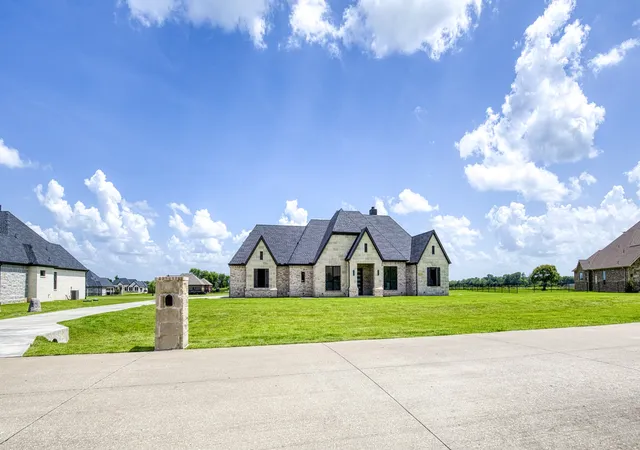 Photo 2 of Single family home for sale at 1355 Canyon Lake Rd, Wills Point, TX 75169 | MLS# 21150502 | Listing updated on 2026-07-10