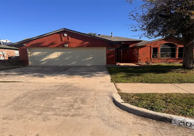 Photo 2 of Single family home for sale at 804 Stafford Station Dr, Saginaw, TX 76131 | MLS# 21150643 | Listing updated on 2026-08-31