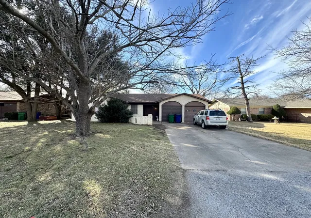 Homes for sale in Crowley, TX | 317 N Trail St, Crowley, TX 76036 | MLS# 21150652