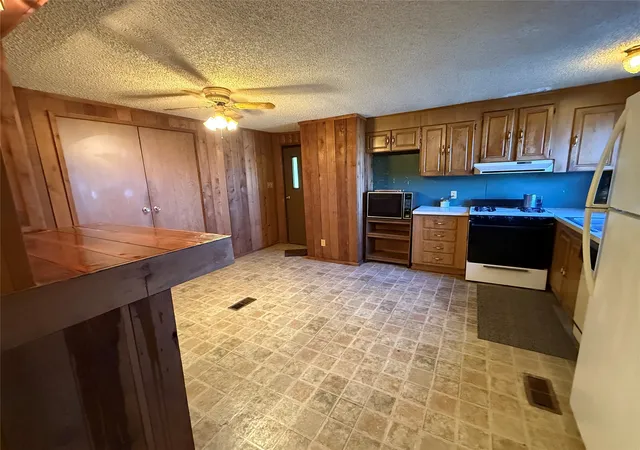 Photo 4 of Manufactured home for sale at 4400 W Park Row Blvd, Corsicana, TX 75110 | MLS# 21150689 | Listing updated on 2026-07-07
