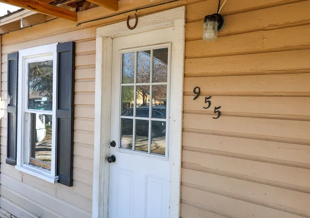 Photo 3 of Single family home for sale at 955 N Stephen Ave, Stephenville, TX 76401 | MLS# 21148443 | Listing updated on 2026-10-07