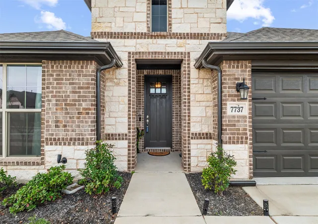 Homes for sale in Joshua, TX | 7737 Oakmeade St, Joshua, TX 76058 | MLS# 21148915