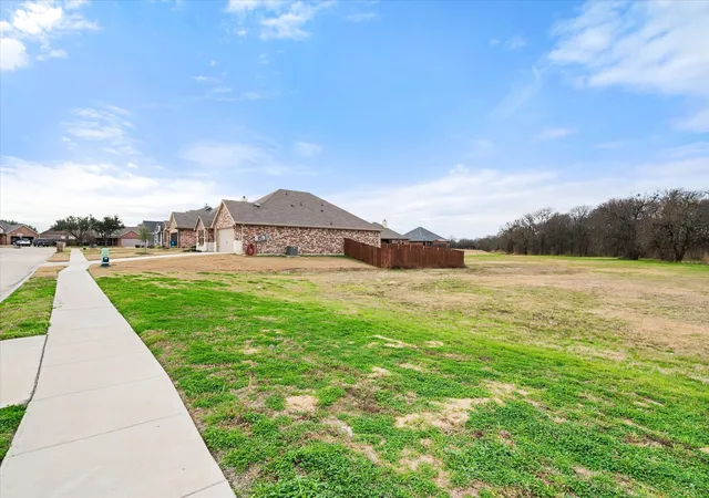 Photo 4 of Single family home for sale at 1901 Sandy Knoll Dr, Kaufman, TX 75142 | MLS# 21150489 | Listing updated on 2026-09-17