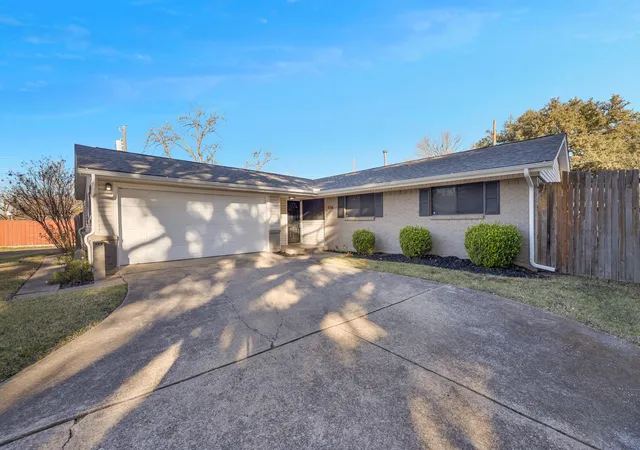 Photo 2 of Single family home for sale at 518 Worcester Wy, Richardson, TX 75080 | MLS# 21150734 | Listing updated on 2026-08-17