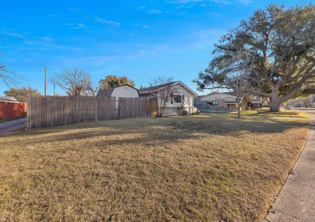 Photo 3 of Single family home for sale at 518 Worcester Wy, Richardson, TX 75080 | MLS# 21150734 | Listing updated on 2026-08-17