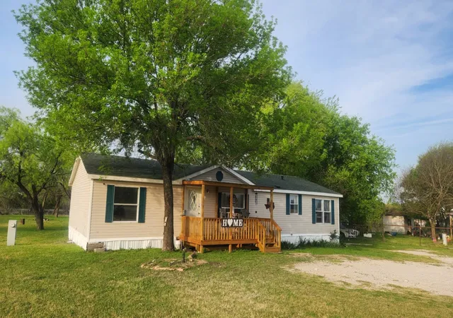 Photo 1 of Single family home for sale at 7241 S Interstate 45 Service Rd, Ennis, TX 75119 | MLS# 21151104 | Listing updated on 2026-09-23