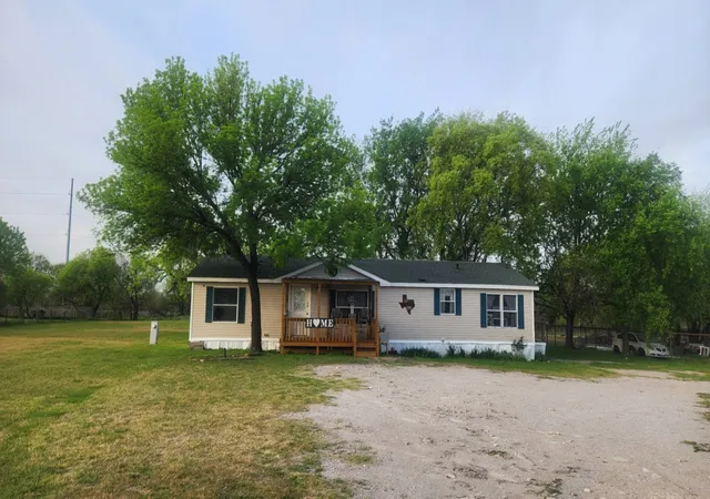 Photo 2 of Single family home for sale at 7241 S Interstate 45 Service Rd, Ennis, TX 75119 | MLS# 21151104 | Listing updated on 2026-09-23