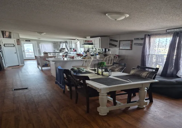 Photo 4 of Single family home for sale at 7241 S Interstate 45 Service Rd, Ennis, TX 75119 | MLS# 21151104 | Listing updated on 2026-09-23
