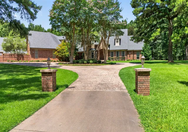 Photo 2 of Mansion for sale at 1330 Forest Creek Dr, Shreveport, LA 71115 | MLS# 21151300 | Listing updated on 2026-07-24