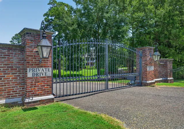 Photo 3 of Mansion for sale at 1330 Forest Creek Dr, Shreveport, LA 71115 | MLS# 21151300 | Listing updated on 2026-07-24