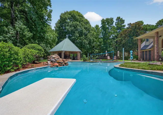 Photo 4 of Single family home for sale at 1330 Forest Creek Dr, Shreveport, LA 71115 | MLS# 21151300 | Listing updated on 2026-10-01