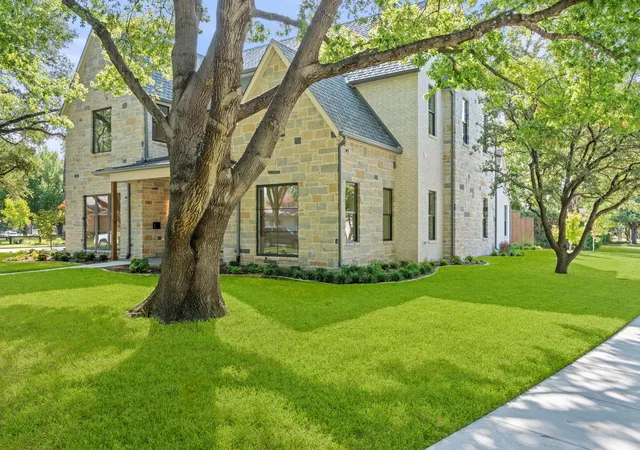 Photo 3 of Mansion for sale at 1211 Seminole Dr, Richardson, TX 75080 | MLS# 21151020 | Listing updated on 2026-08-31