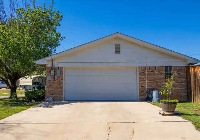 Homes for sale in Brownwood, TX | 1600 Shaw Dr, Brownwood, TX 76801 | MLS# 21151504