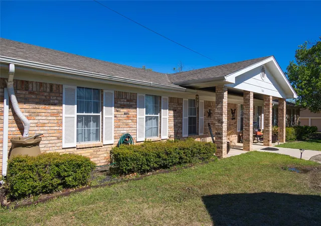 Photo 3 of Single family home for sale at 1600 Shaw Dr, Brownwood, TX 76801 | MLS# 21151504 | Listing updated on 2026-07-17