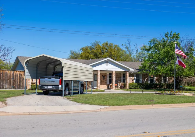 Photo 4 of Single family home for sale at 1600 Shaw Dr, Brownwood, TX 76801 | MLS# 21151504 | Listing updated on 2026-07-17