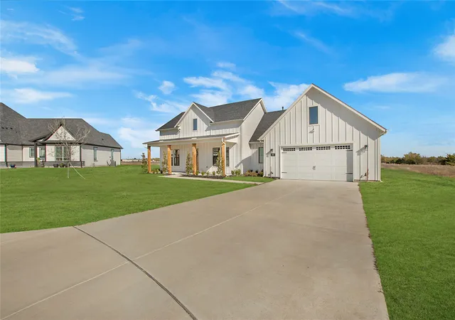 Photo 1 of Single family home for sale at 804 Lexington Ln, Nevada, TX 75173 | MLS# 21151703 | Listing updated on 2026-08-03