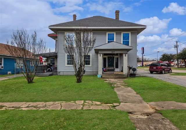 Photo 1 of Multi family home for sale at 507 W Nash St, Terrell, TX 75160 | MLS# 21151671 | Listing updated on 2026-09-24
