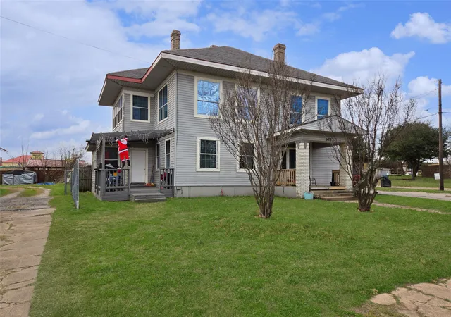 Photo 2 of Multi family home for sale at 507 W Nash St, Terrell, TX 75160 | MLS# 21151671 | Listing updated on 2026-09-24