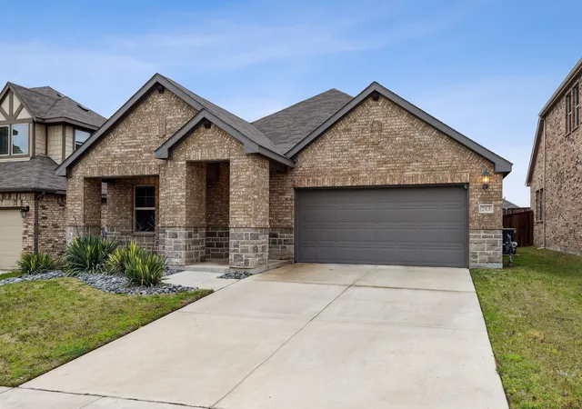 Photo 2 of Sale Pending at 263 Hawthorn Dr, Lavon, TX 75166 | MLS# 21150224 | Listing updated on 2026-07-17