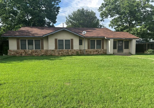Photo 1 of Sale Pending at 1106 Payne, Olney, TX 76374 | MLS# 21151860 | Listing updated on 2026-07-06