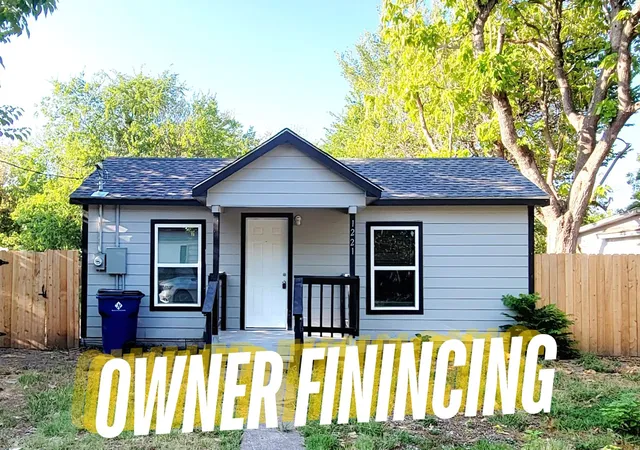 Photo 1 of Single family home for sale at 1221 Stanford St, Greenville, TX 75401 | MLS# 21150010 | Listing updated on 2026-08-18