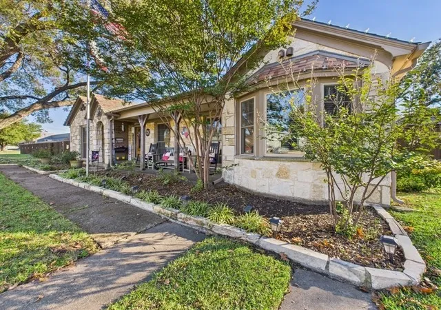 Homes for sale in Irving, TX | 516 E 6th St, Irving, TX 75060 | MLS# 21152260