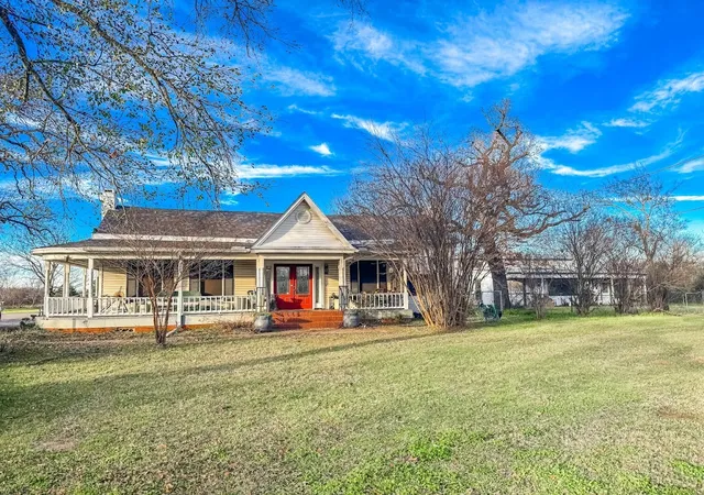 Homes for sale in Fairfield, TX | 618 W Main St, Fairfield, TX 75840 | MLS# 21152395