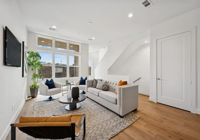 Photo 4 of Townhouse for sale at 3064 Chimes St, Dallas, TX 75219 | MLS# 21152440 | Listing updated on 2026-09-22