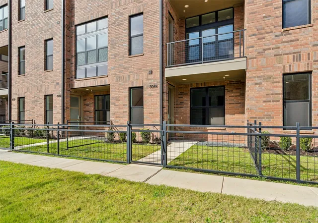 Photo 2 of Townhouse for sale at 3048 Chimes St, Dallas, TX 75219 | MLS# 21152994 | Listing updated on 2026-09-22