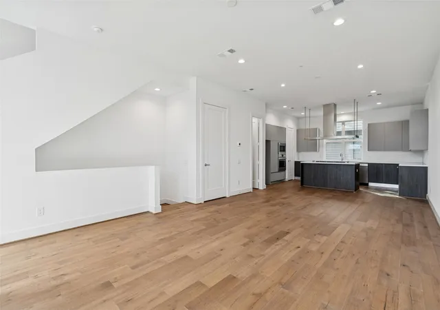 Photo 4 of Townhouse for sale at 3048 Chimes St, Dallas, TX 75219 | MLS# 21152994 | Listing updated on 2026-09-22