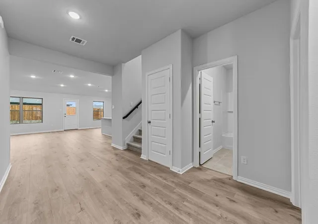Photo 4 of Single family home for sale at 607 Forest Haven Dr, Van Alstyne, TX 75495 | MLS# 21153056 | Listing updated on 2026-10-07