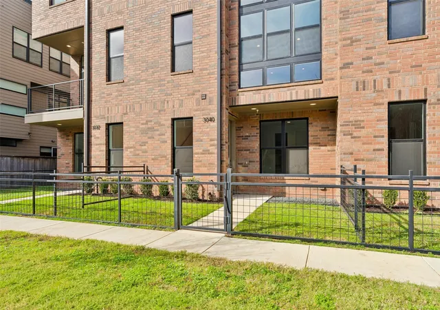 Photo 2 of Townhouse for sale at 3040 Chimes St, Dallas, TX 75219 | MLS# 21153076 | Listing updated on 2026-09-25