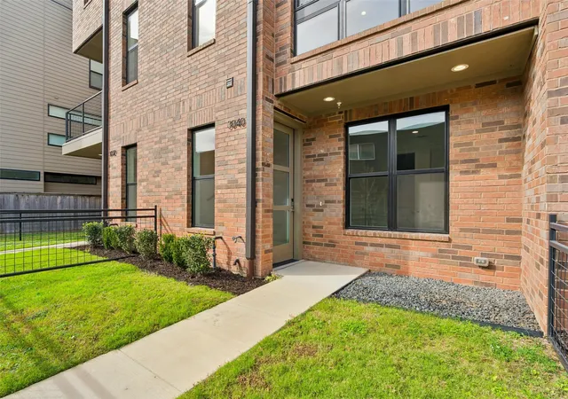 Photo 3 of Townhouse for sale at 3040 Chimes St, Dallas, TX 75219 | MLS# 21153076 | Listing updated on 2026-09-25