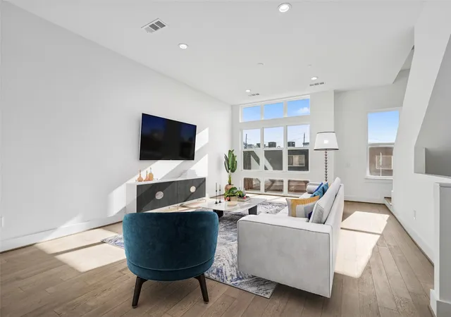 Photo 3 of Townhouse for sale at 3040 Chimes St, Dallas, TX 75219 | MLS# 21153076 | Listing updated on 2026-09-25