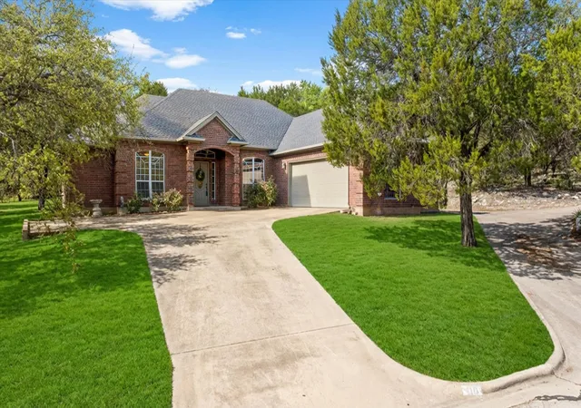 Photo 2 of Single family home for sale at 119 Spanish Oaks Trl, Glen Rose, TX 76043 | MLS# 21150117 | Listing updated on 2026-07-11