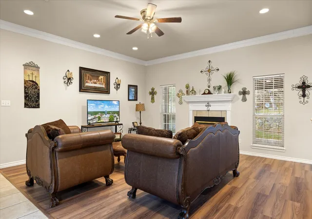 Photo 4 of Single family home for sale at 119 Spanish Oaks Trl, Glen Rose, TX 76043 | MLS# 21150117 | Listing updated on 2026-07-11