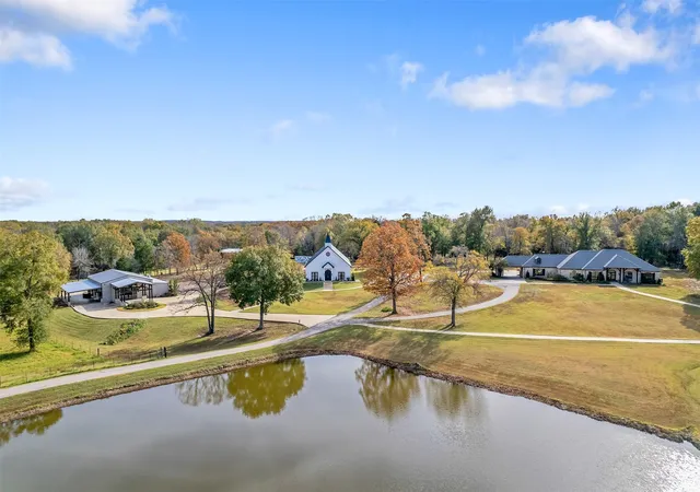 Photo 3 of Single family home for sale at 12001 St Hwy 31, Malakoff, TX 75148 | MLS# 21153501 | Listing updated on 2026-10-04