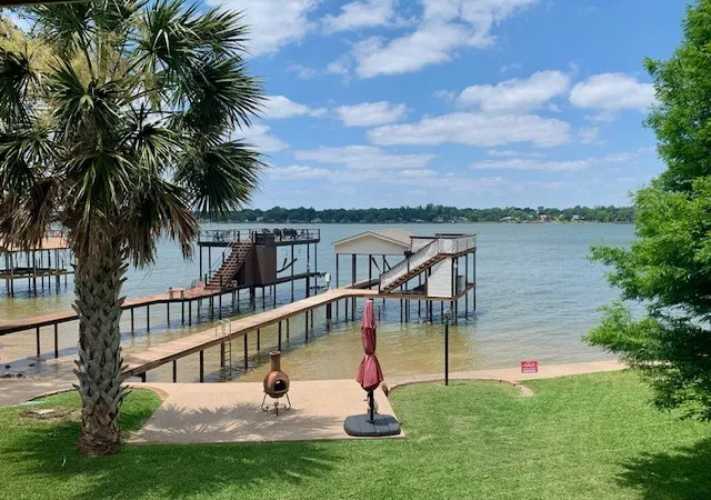 Photo 1 of Single family home for sale at 201 N Oak Acres Dr N, Malakoff, TX 75148 | MLS# 21152330 | Listing updated on 2026-08-20