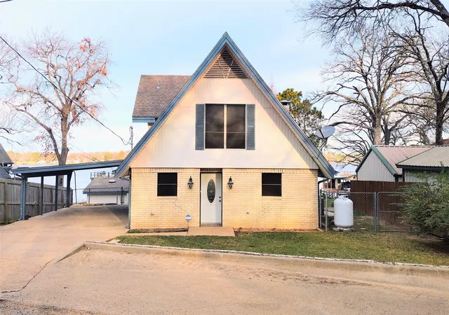 Photo 2 of Single family home for sale at 201 N Oak Acres Dr N, Malakoff, TX 75148 | MLS# 21152330 | Listing updated on 2026-08-20