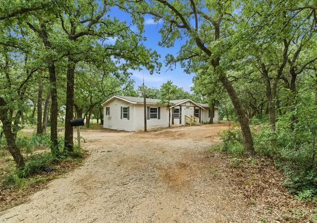 Homes for sale in Joshua, TX | 2109 Timber Top Trl, Joshua, TX 76058 | MLS# 21153268