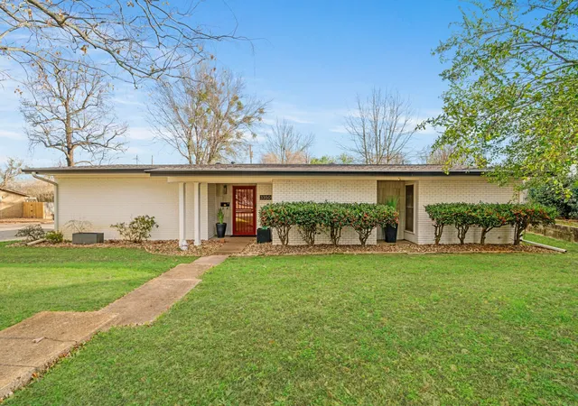 Photo 1 of Single family home for sale at 3350 Robin Road, Paris, TX 75460 | MLS# 21152072 | Listing updated on 2026-07-09