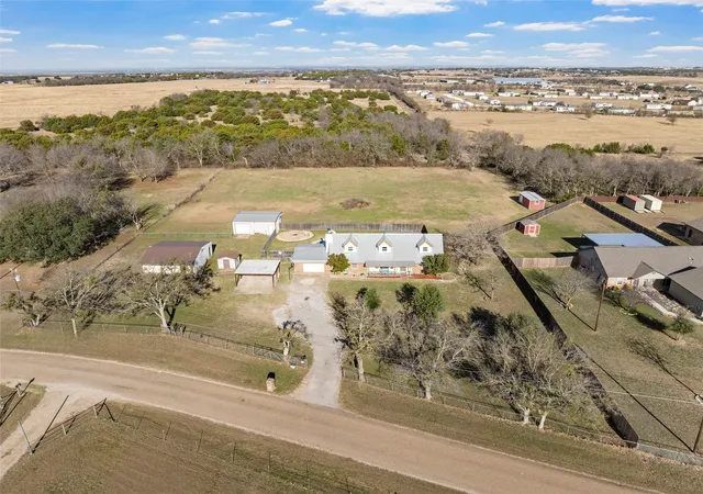 Homes for sale in Lorena, TX | 398 Bluebonnett Ln, Lorena, TX 76655 | MLS# 21153850