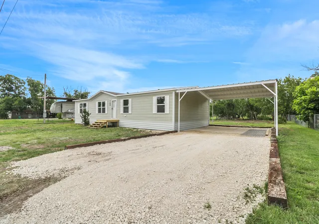 Photo 2 of Manufactured home for sale at 707 W 8th St, Coleman, TX 76834 | MLS# 21153472 | Listing updated on 2026-09-29