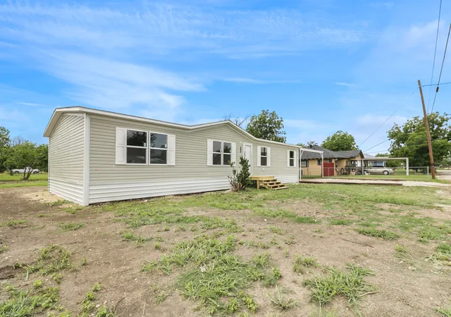 Photo 3 of Manufactured home for sale at 707 W 8th St, Coleman, TX 76834 | MLS# 21153472 | Listing updated on 2026-09-29