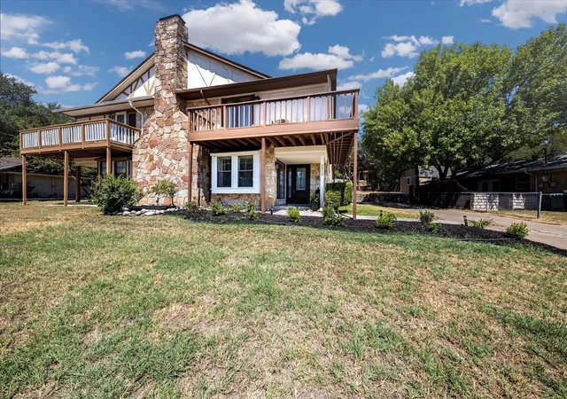 Photo 3 of Single family home for sale at 5012 Santa Elena Ct, Granbury, TX 76049 | MLS# 21153118 | Listing updated on 2026-08-25