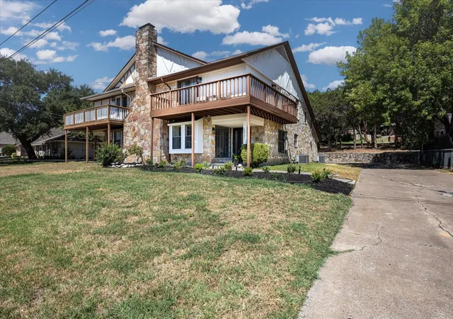 Photo 3 of Single family home for sale at 5012 Santa Elena Ct, Granbury, TX 76049 | MLS# 21153118 | Listing updated on 2026-08-25