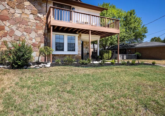Photo 4 of Single family home for sale at 5012 Santa Elena Ct, Granbury, TX 76049 | MLS# 21153118 | Listing updated on 2026-08-25