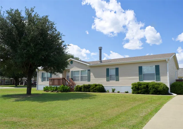 Photo 2 of Single family home for sale at 115 Candlewood Cir, Gainesville, TX 76240 | MLS# 21154033 | Listing updated on 2026-07-23